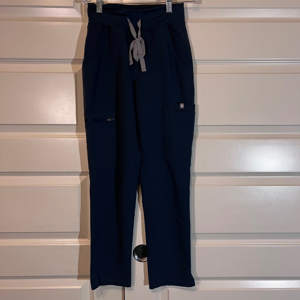 FIGS Technical Collection Scrubs Casma Top & Yola Pants Set in Navy Blue, XXS - Picture 9 of 16